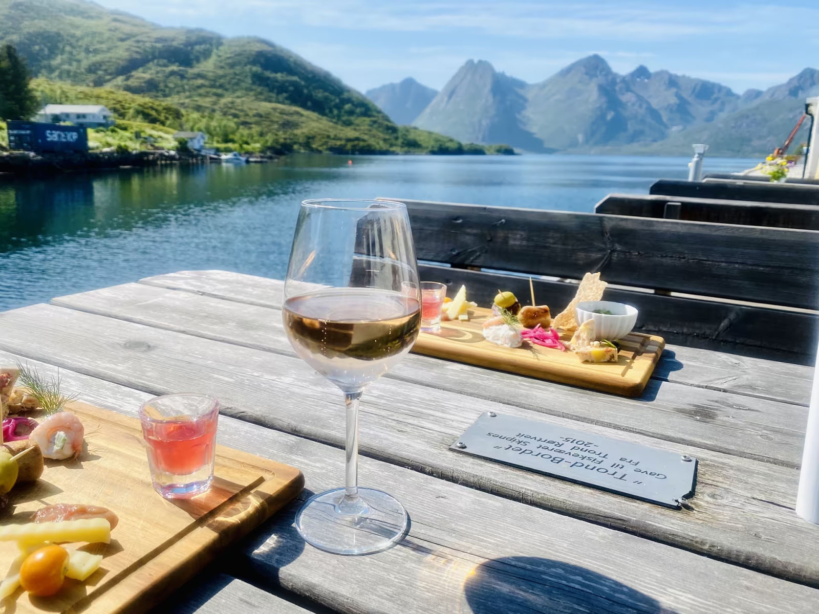 Matservering på kaia.