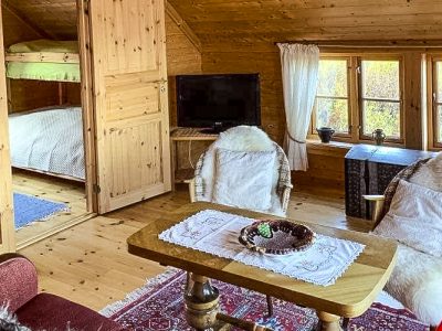 Oppholdsrom i rorbuen.